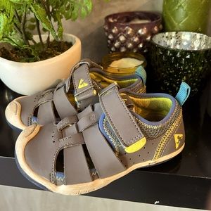 Plae “Sam” sandals grey